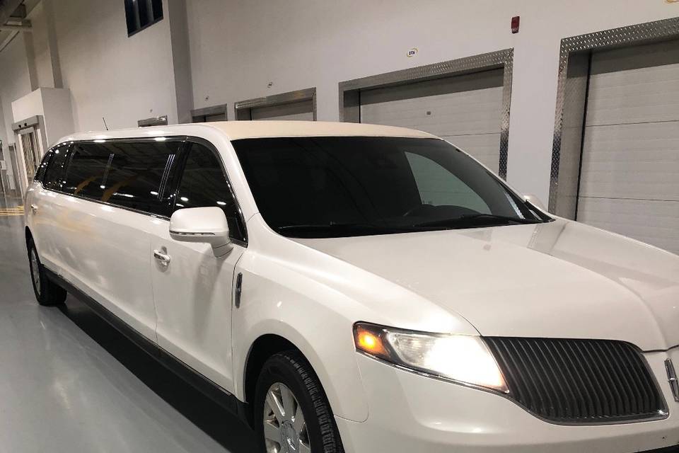 8 Passenger Limo