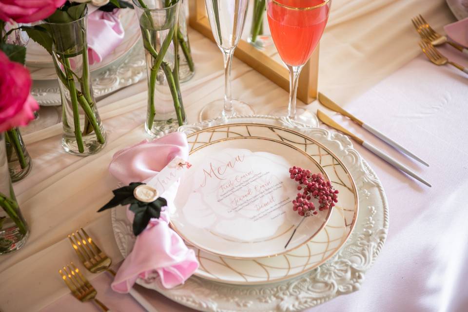 Place setting white and pink