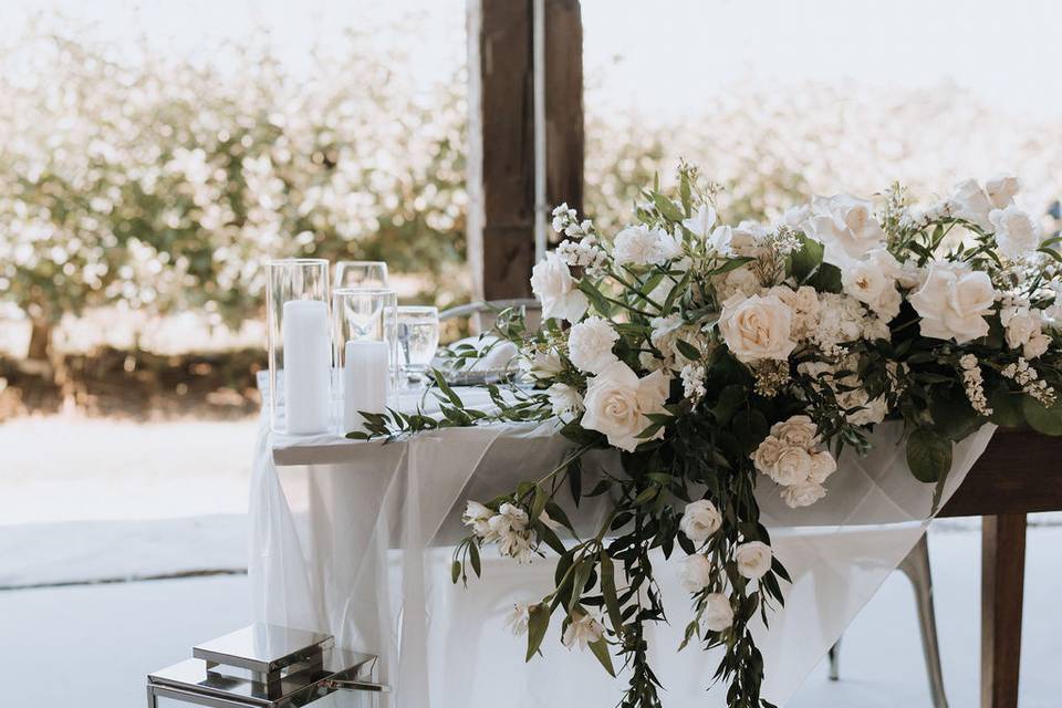 Headtable asymmetrical decor