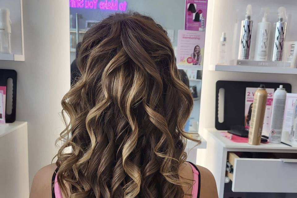 In - Bar Half up with Curls