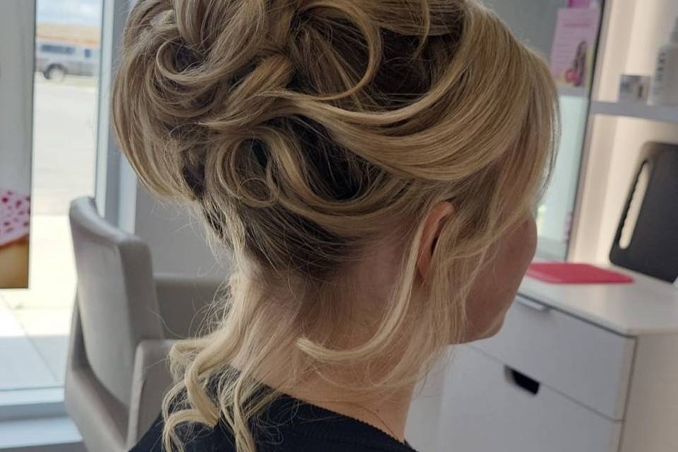 In - Bar Custom Up-Do