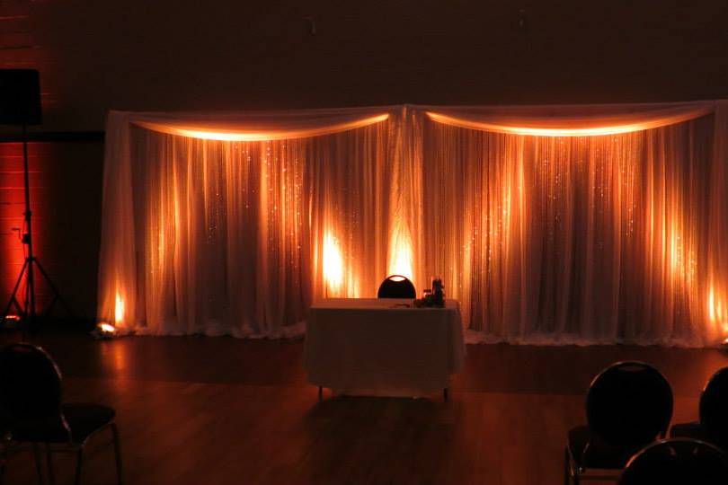 Backdrop, lighting & decor