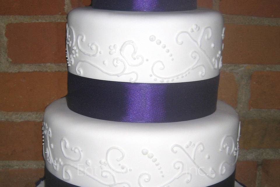 Classic Dot and Swirl wedding cake