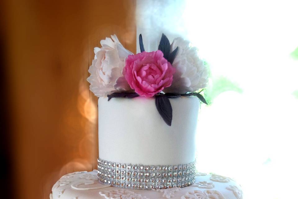 Bare wedding cake