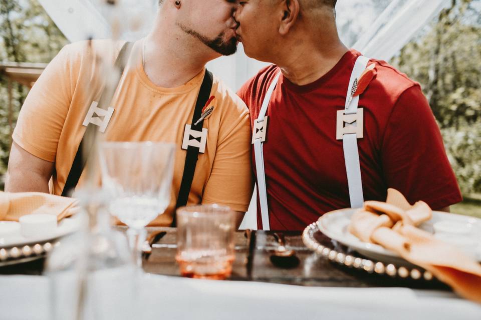 Grooms Kiss at Head Table