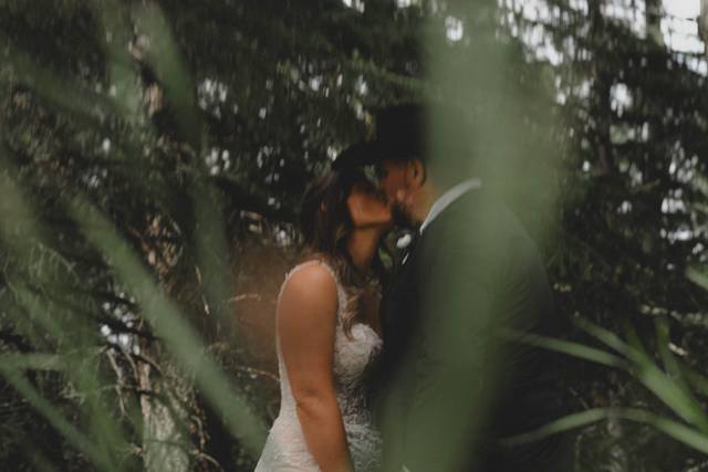 Motion Blur couple kissing