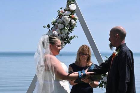 Performing a handfasting