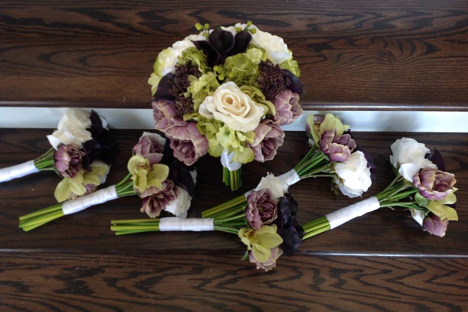 Simply Amazing Wedding Flowers by Design