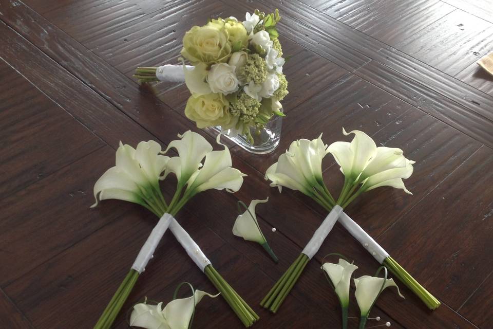 Simply Amazing Wedding Flowers by Design