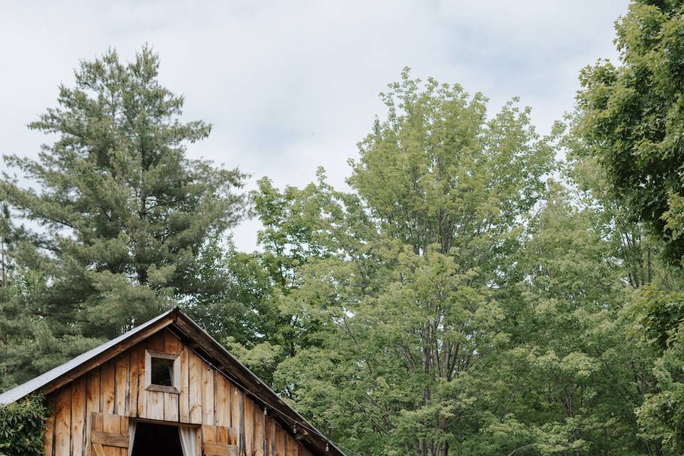Adélina Barn Outdoor Ceremony