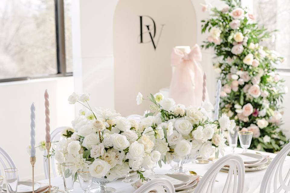 Airy and Bright Cake table