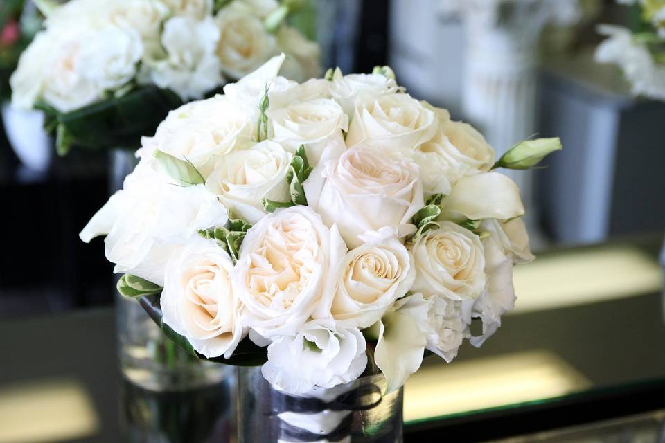 White garden roses bouquet