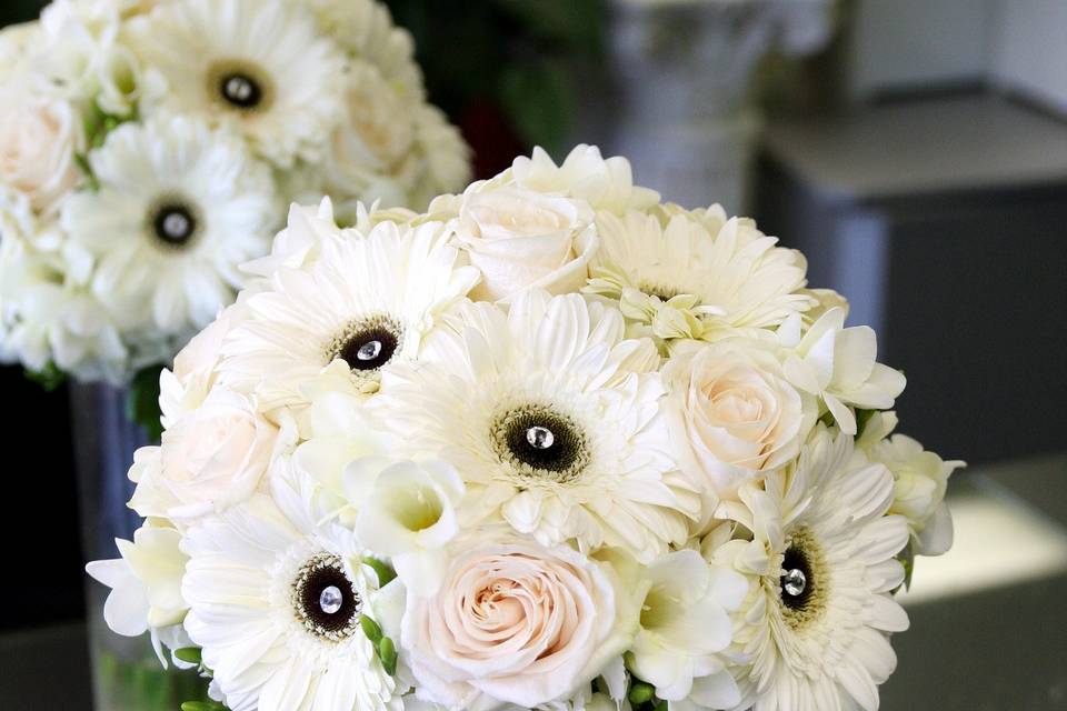 White bridal bouquet sample