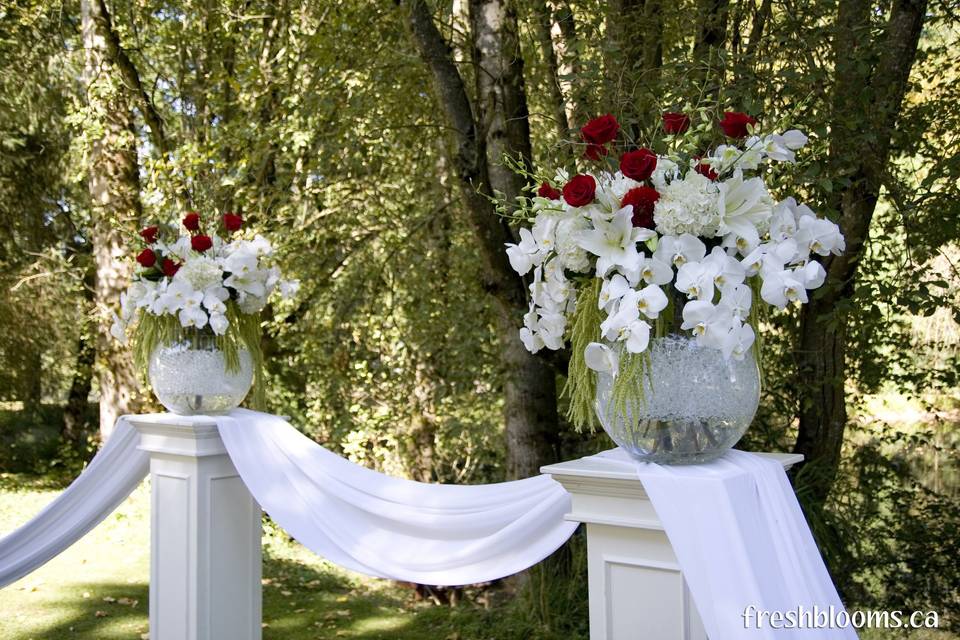 Classic red & white ceremony