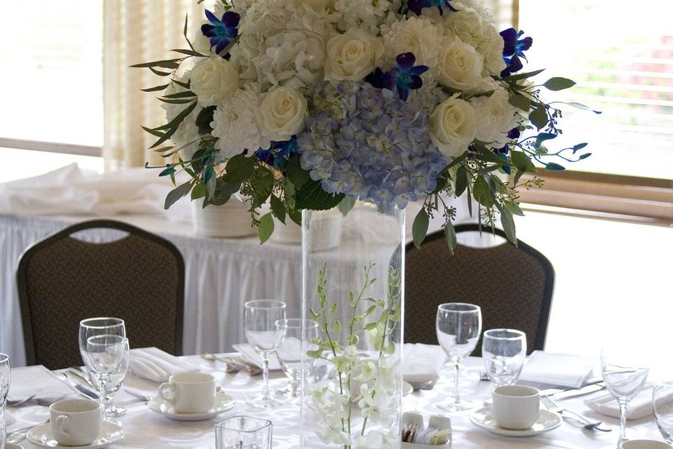 White & blue table centerpiece