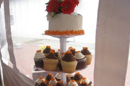 1290145726371-FlowerDesignWeddingCupcakeTower.jpg