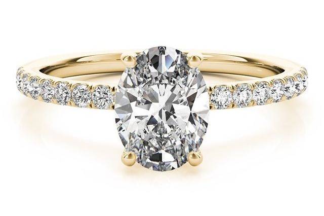 Oval-cut diamond ring