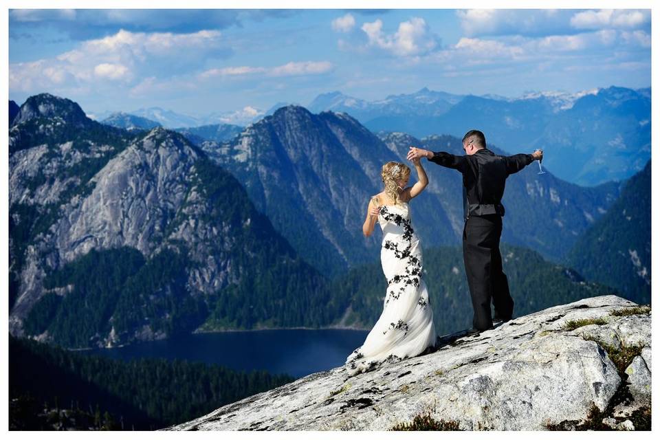 Mountain wedding couple