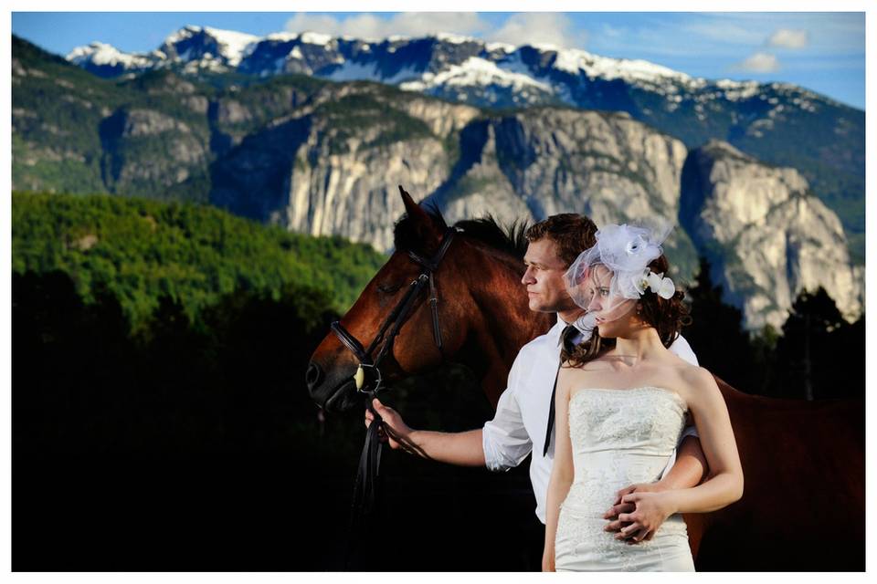STAWAMUS CHIF HORSE AND COUPLE