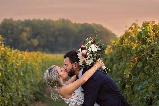 Kiss in the vineyard