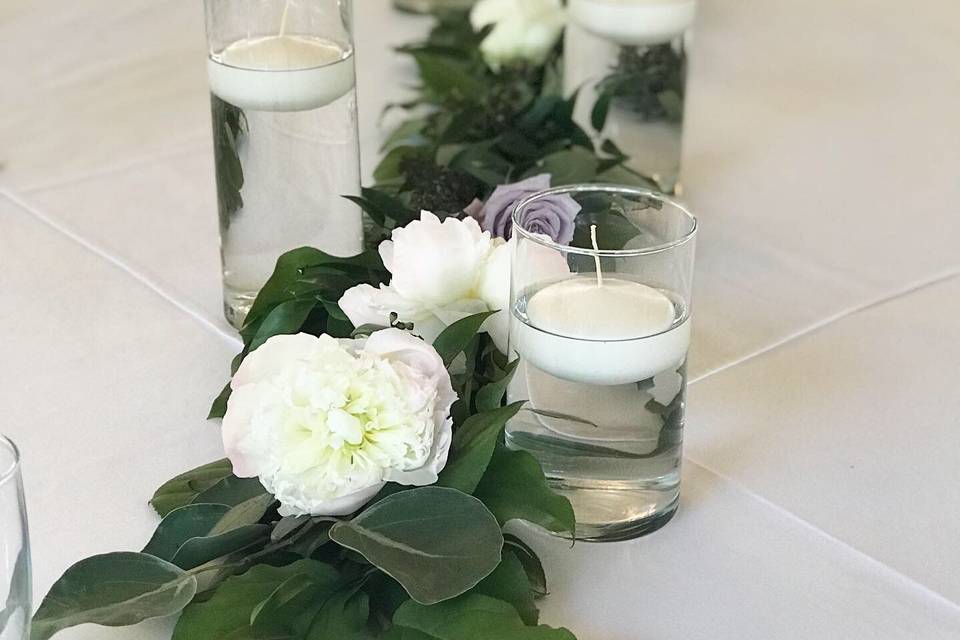 Mixed greenery garland/flowers