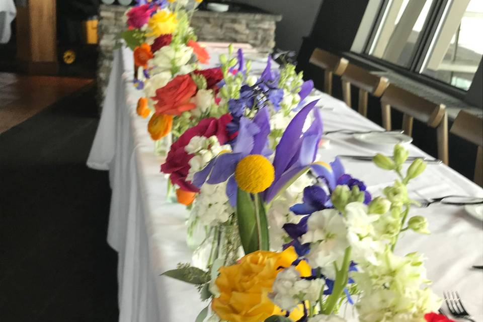 Bud vase head table