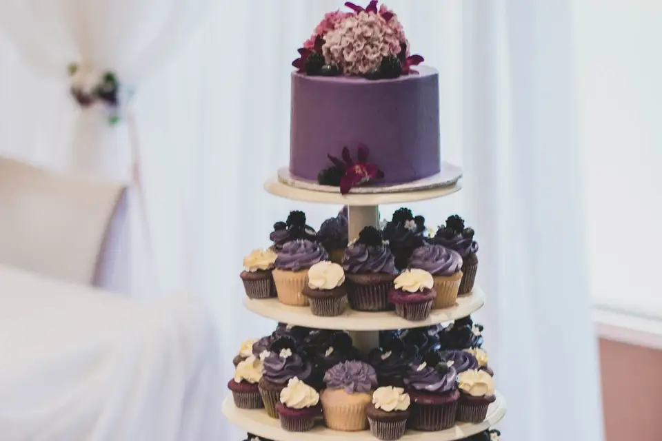 Cakes n Sweets Bakery - Wedding Cake - Coquitlam 