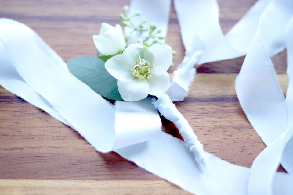 Delicate_boutonniere