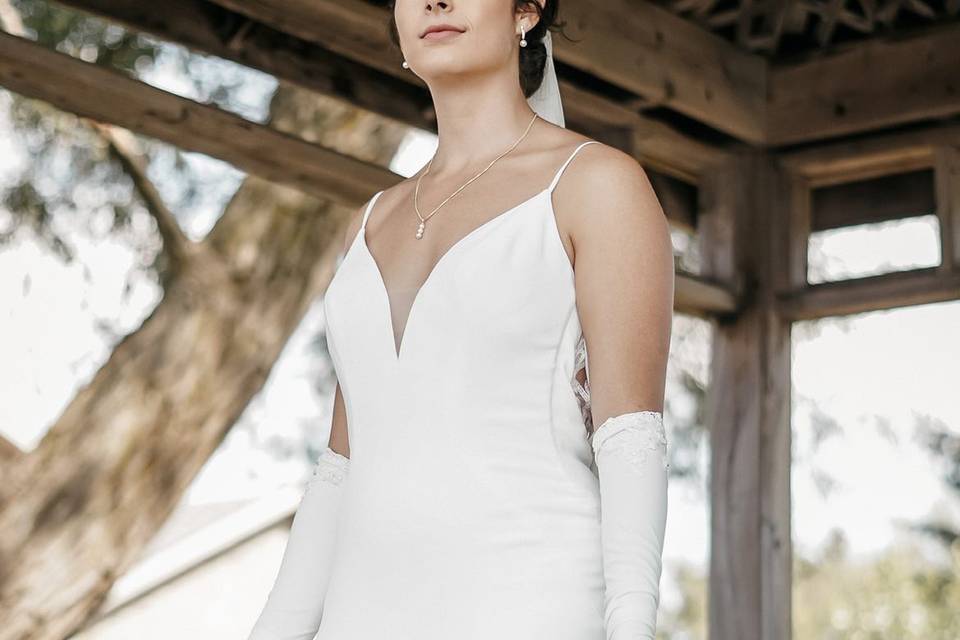 Natural glam bride