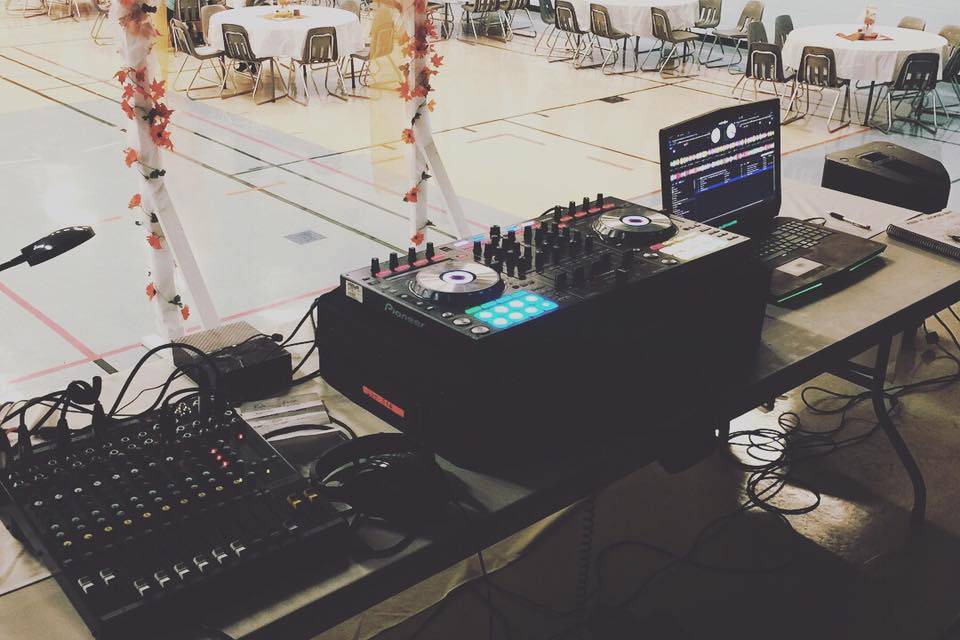 DJ setup for wedding dance