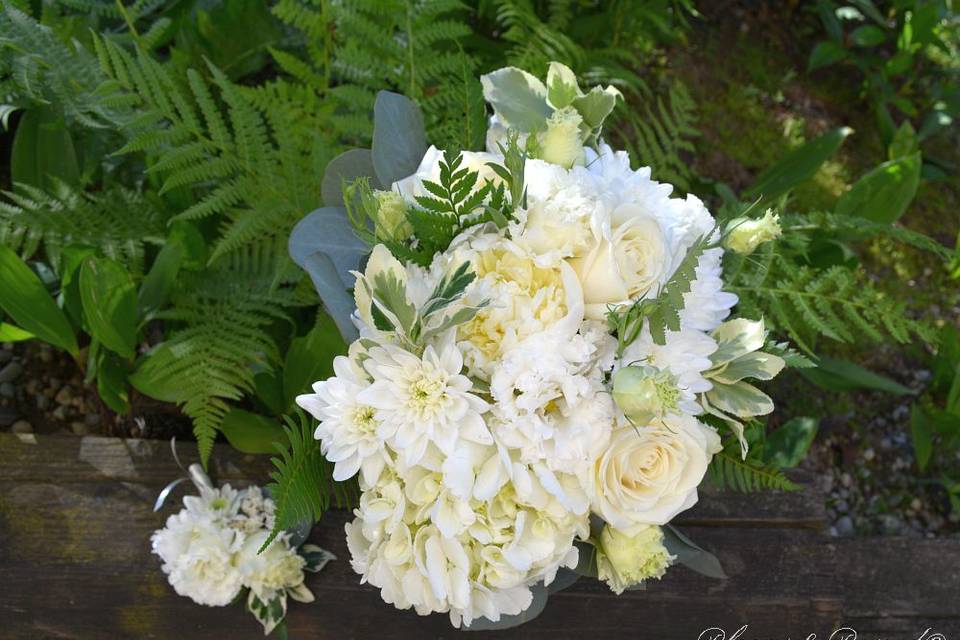 Ivory Whisper Bouquet & Bout