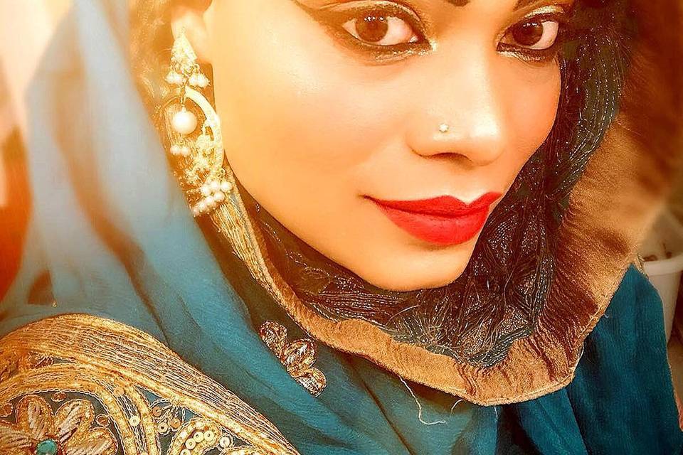 Kaur G - Makeup Artist