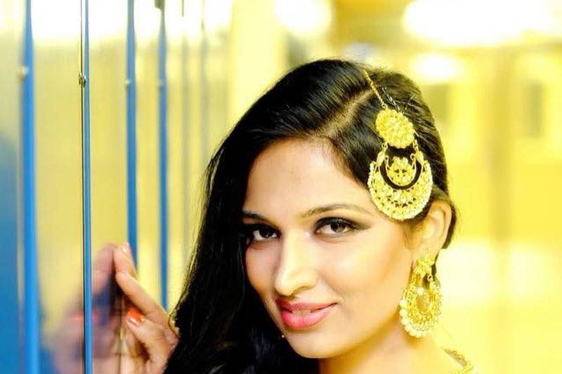 Kaur G - Makeup Artist