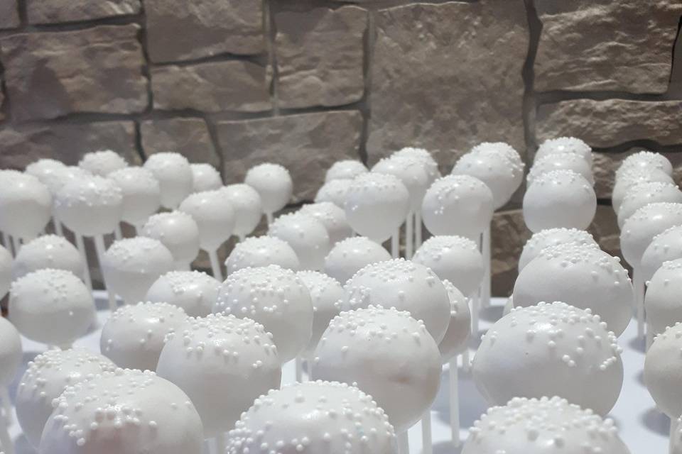 Wedding cake pops