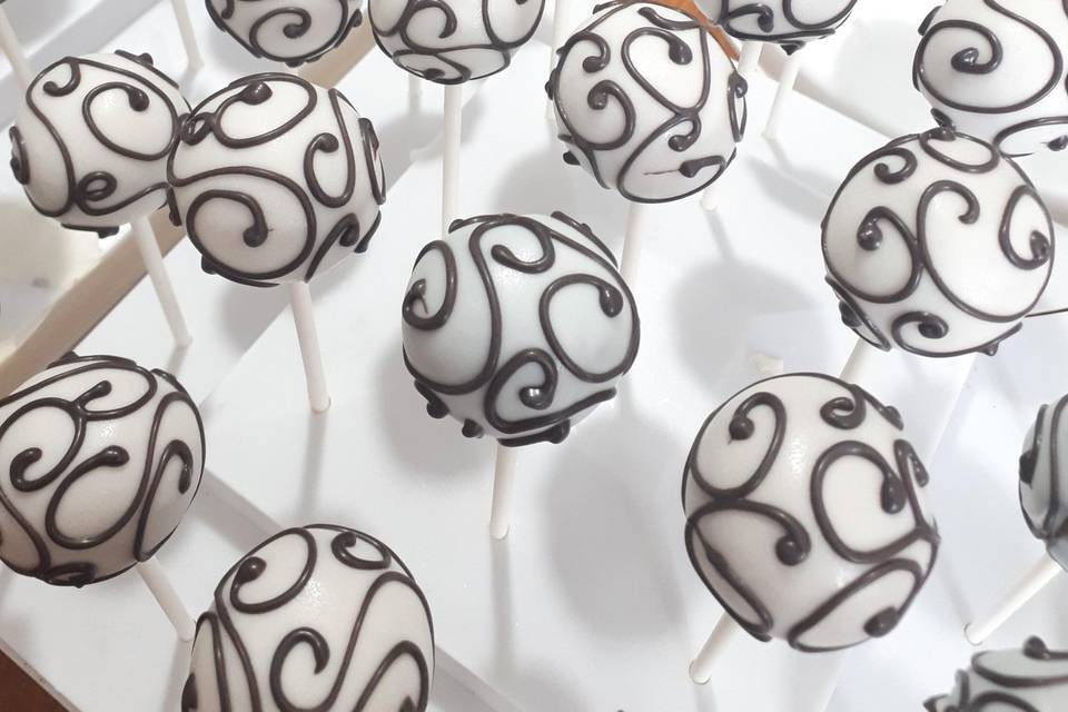 Swirled cake pops