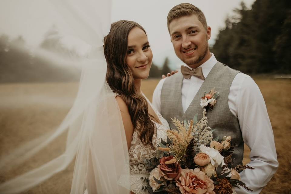 A happy couple - Jaimee Dee Photography // Steve's Studio