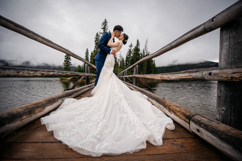 Kiss on the bridge