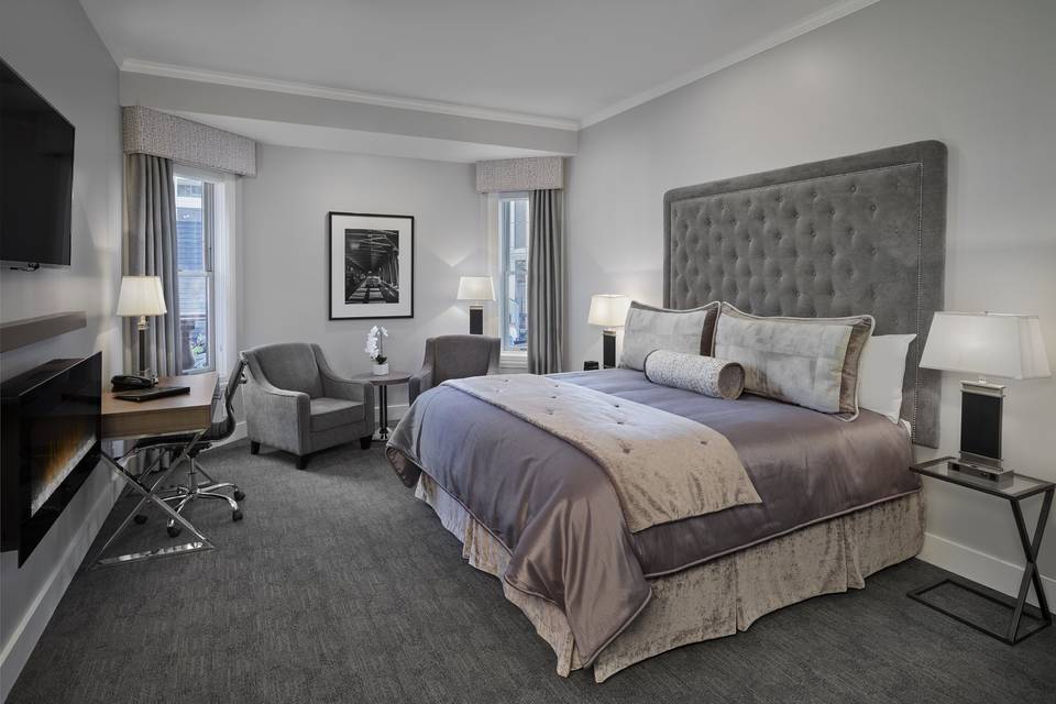 Contemporary King Suite