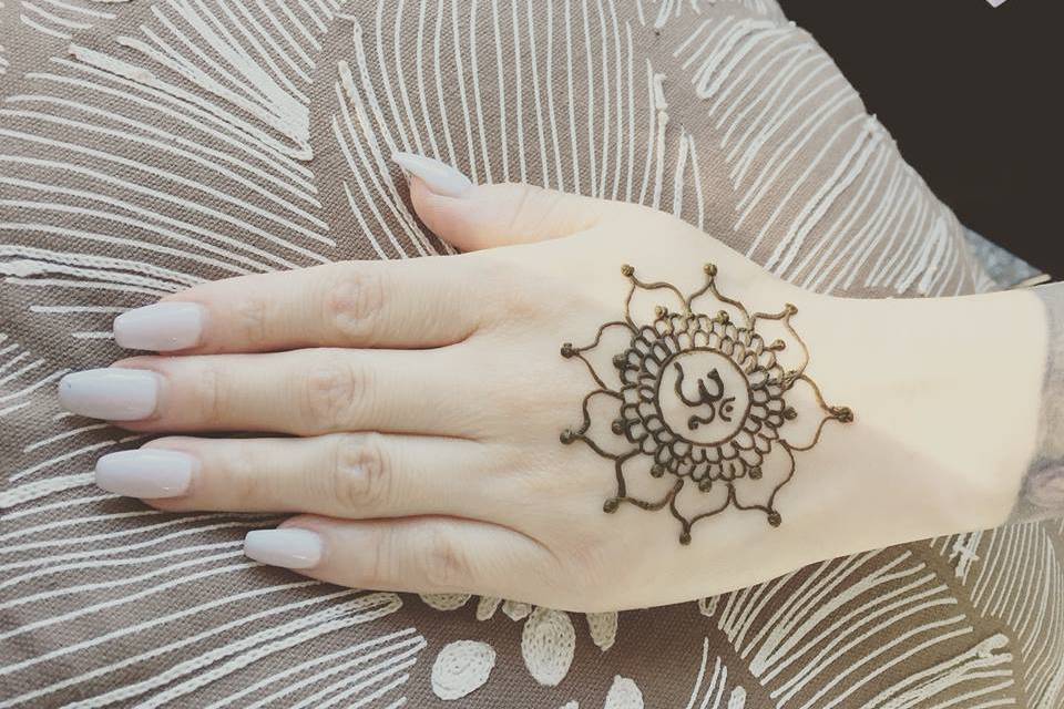 Small Henna tattoo for guests
