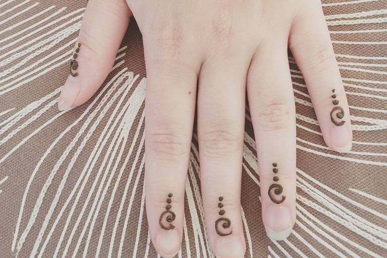 Small Henna tattoo for guest