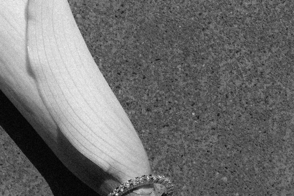 Artistic wedding ring image