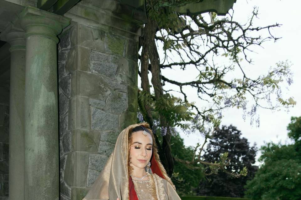 Bride in Gold, Hatley Castle