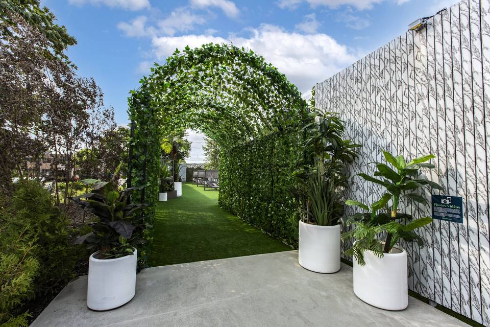 24' arched main entrance