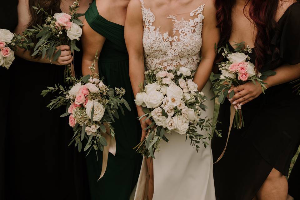 Minimal Elegant Bouquets