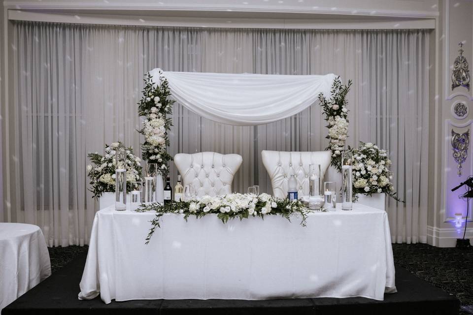 Sweetheart table whites