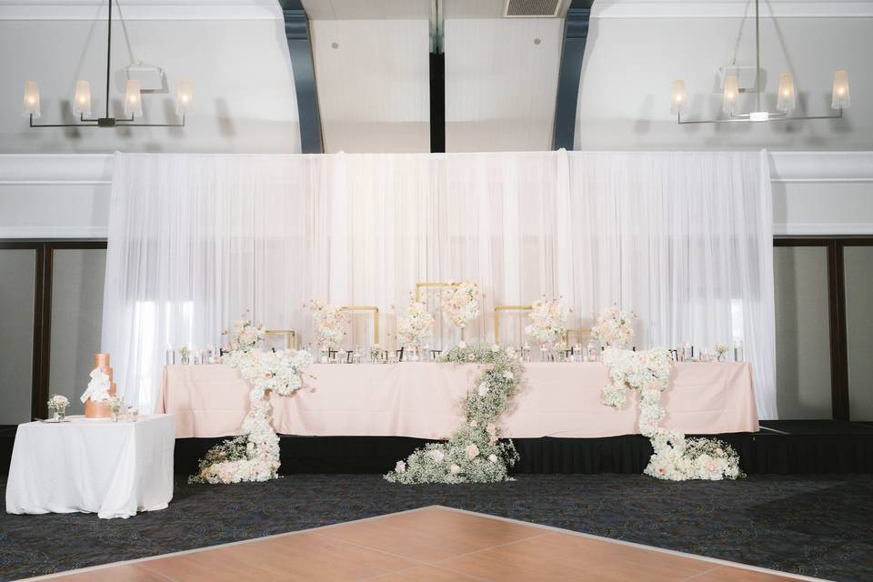 A Dreamy Head Table Set-Up