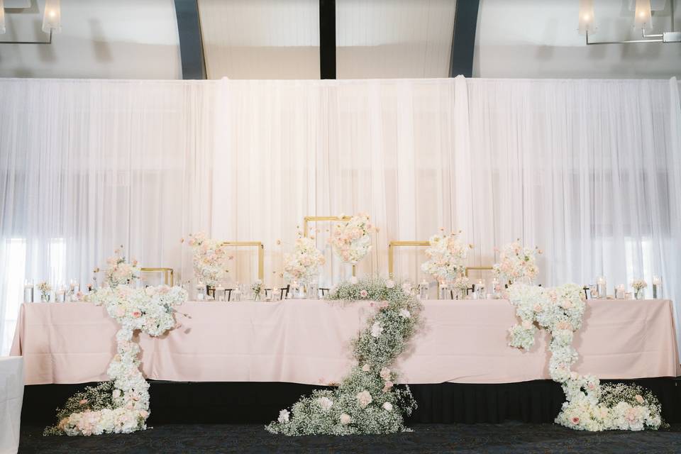 A Dreamy Head Table Set-Up