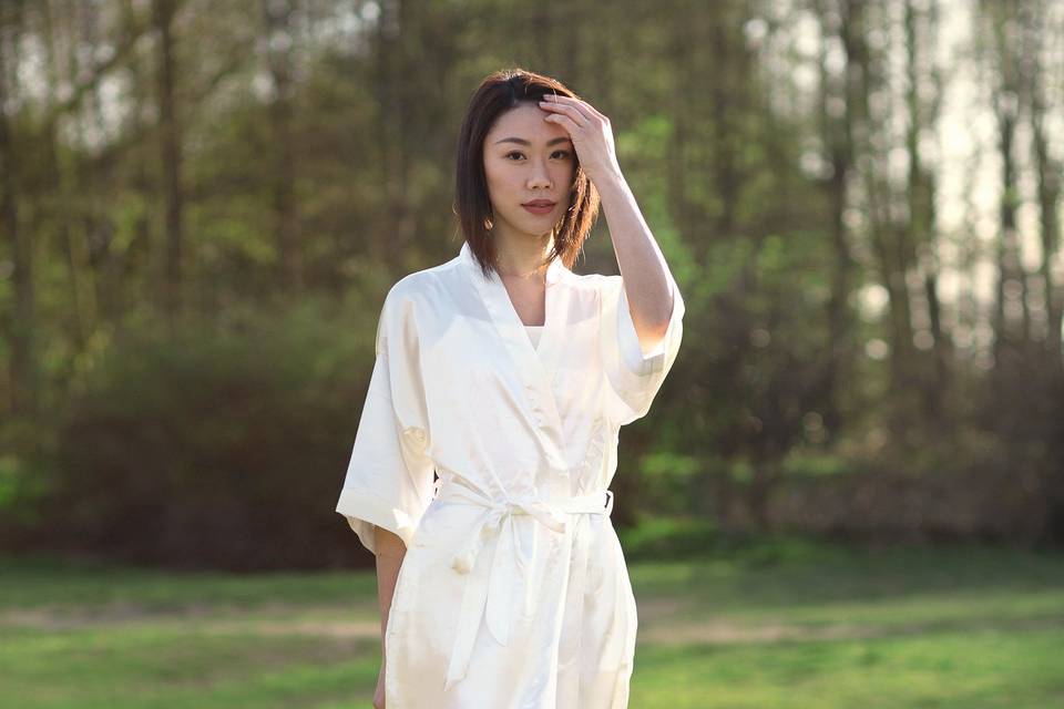 White bride short robe