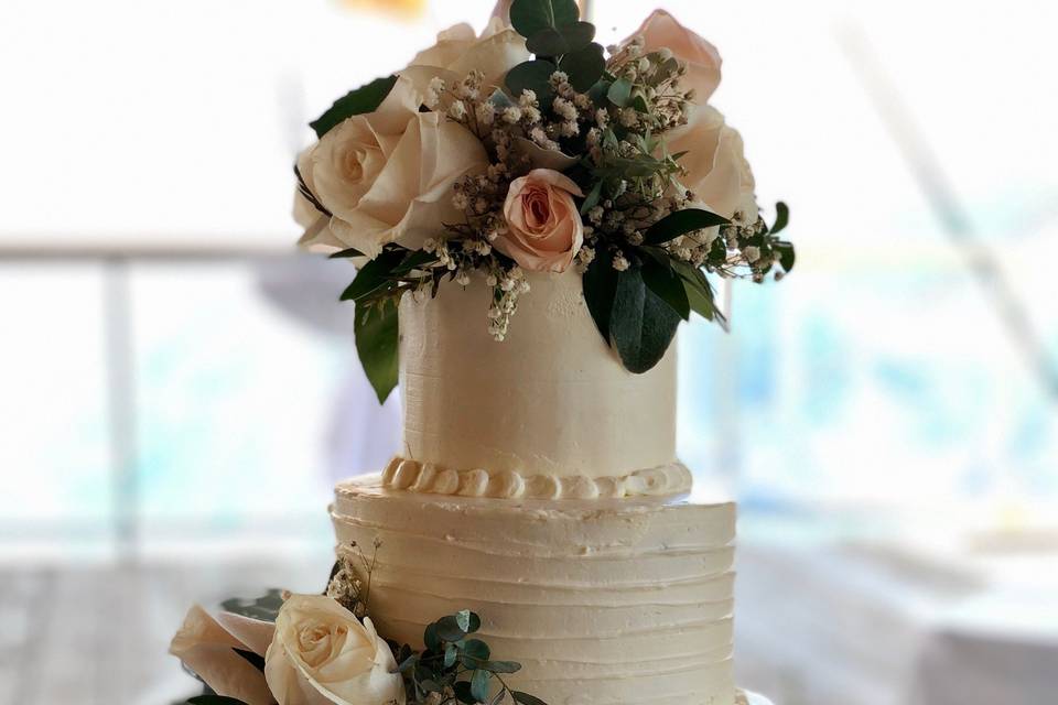 Elopement Cake w/ Fresh Floral