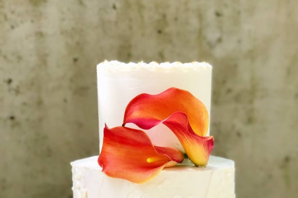 Elopement Cake w/ Fresh Floral